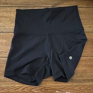 Lululemon Wunder Train 4’ contour fit